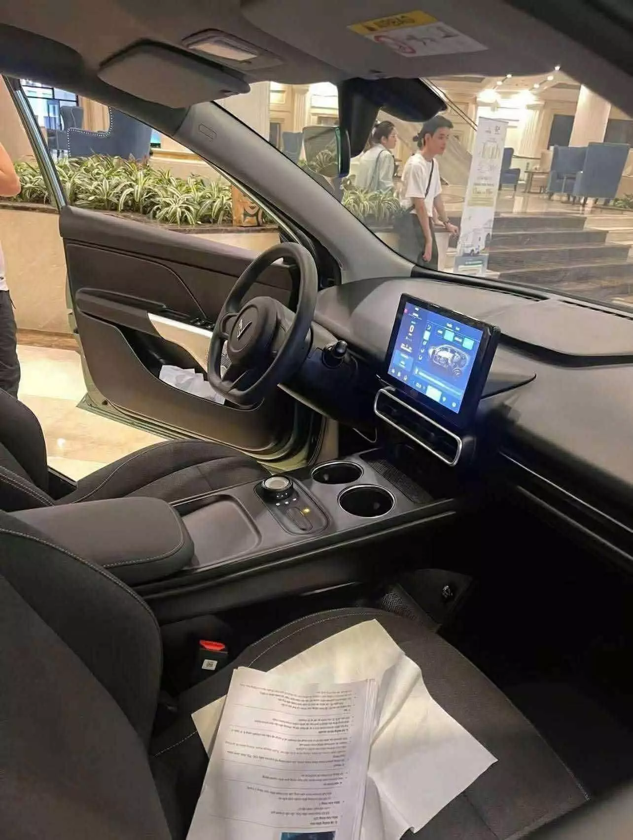 Nội thất thực tế của VinFast Limo Green.