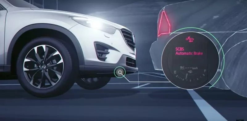 Phần mềm điều khiển hệ thống phanh ABS chưa được tối ưu cài đặt khiến Mazda 3 đời cũ có thể tự động kích hoạt tính năng ngay cả khi không có chướng ngại vật.