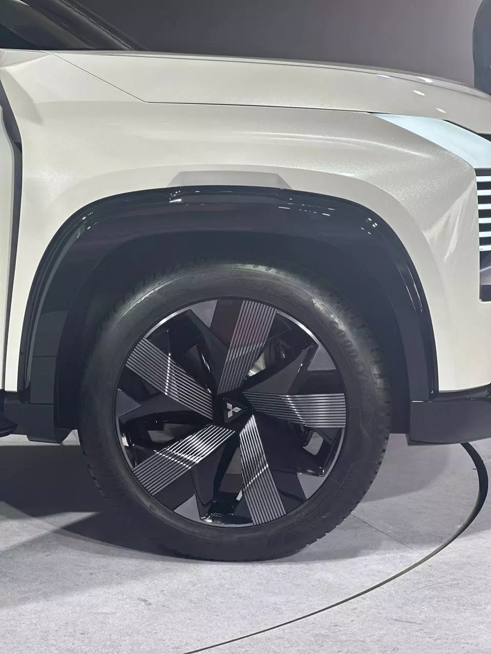 Mâm xe kích thước lớn.