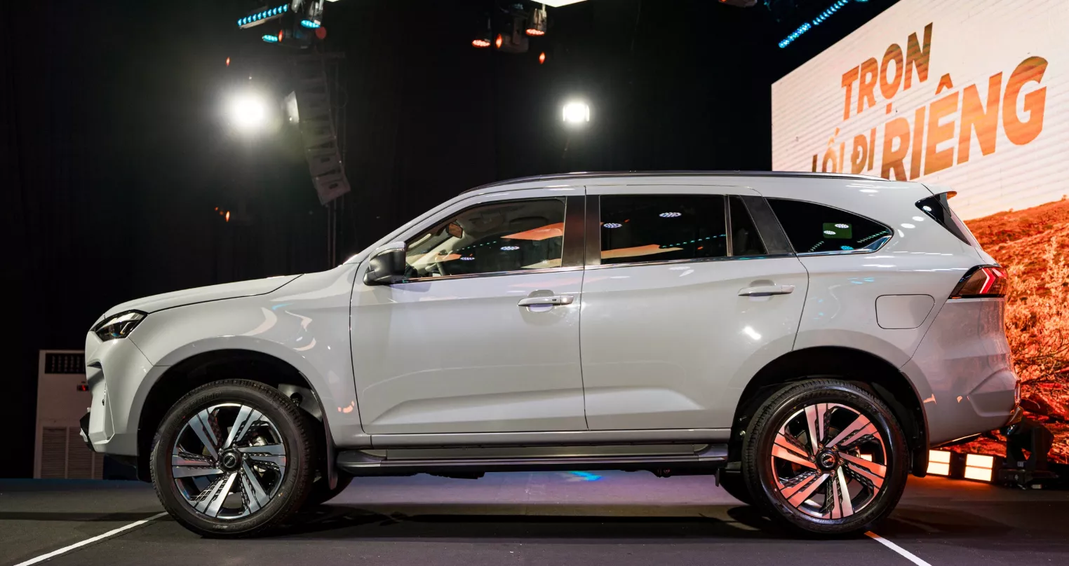 Kích thước của Isuzu mu-X .