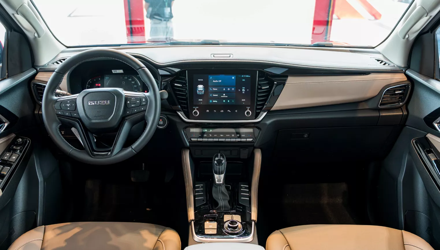 Không gian nội thất xe Isuzu mu-X.