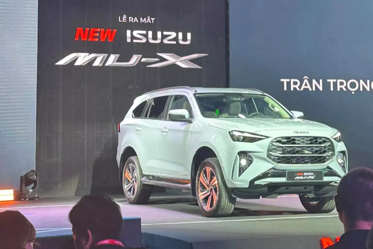 Ngoại thất Isuzu mu-X 2025 a7