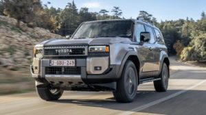 New Toyota Land Cruiser 48V Mild-Hybrid in Bronze, front tracking