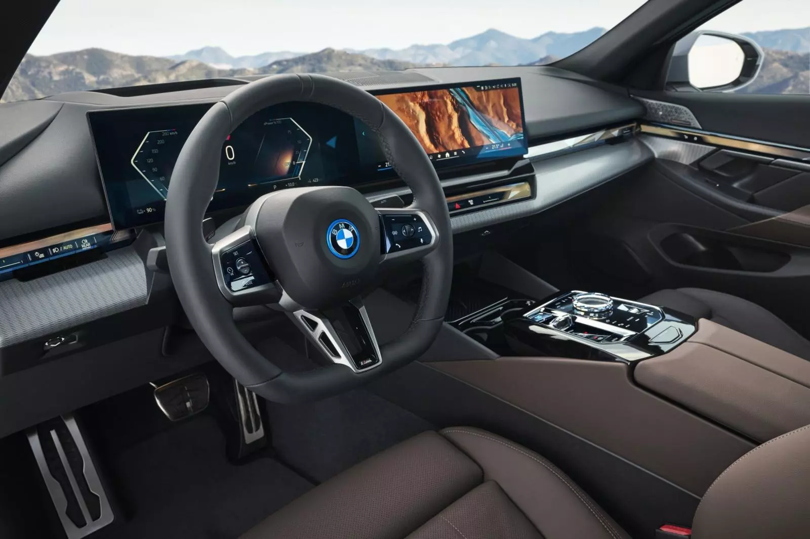 BMW 5 Series mới .