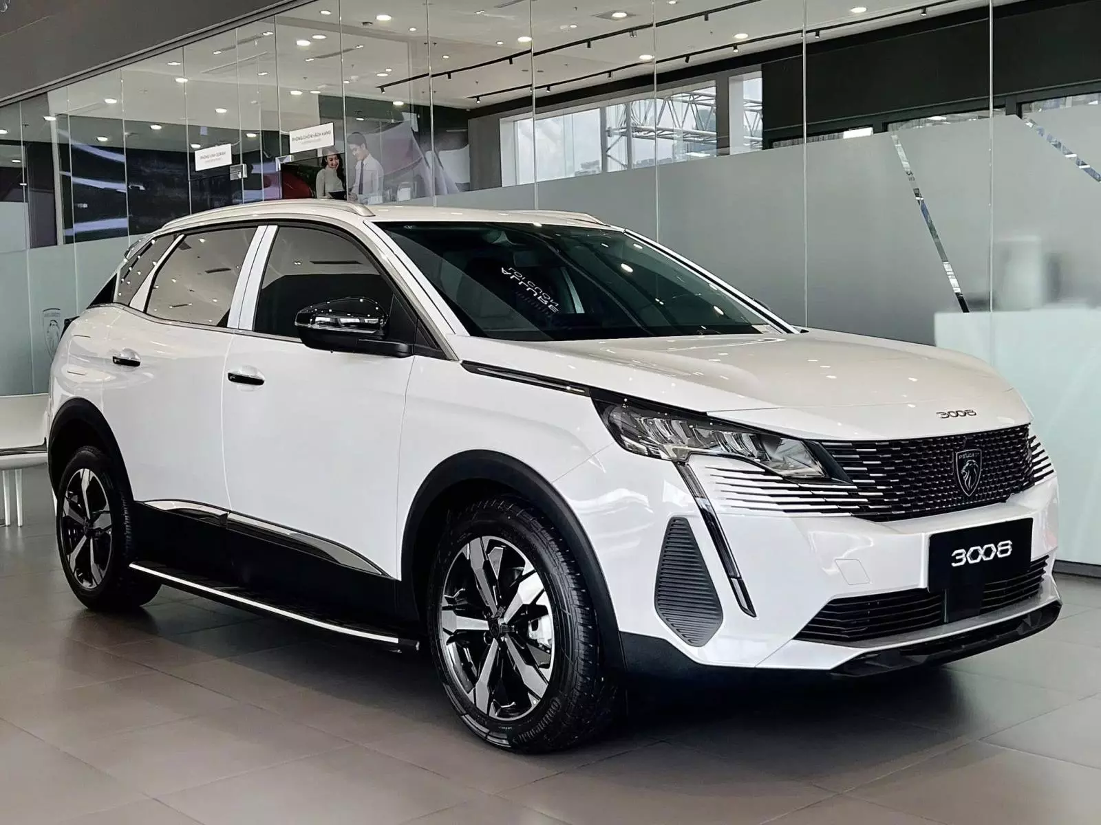 Mẫu 3008 mới có ngoại hình trông hình khối hơn, khoẻ khoắn