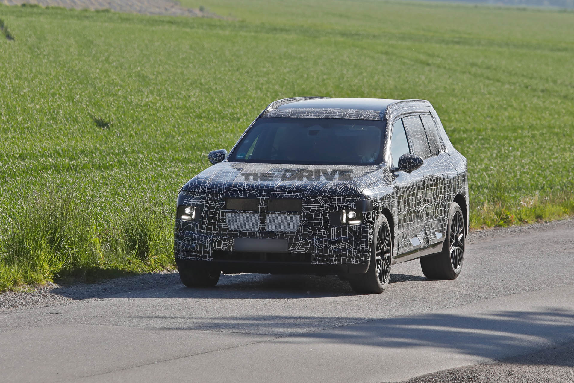 2028 BMW X7 spy shots