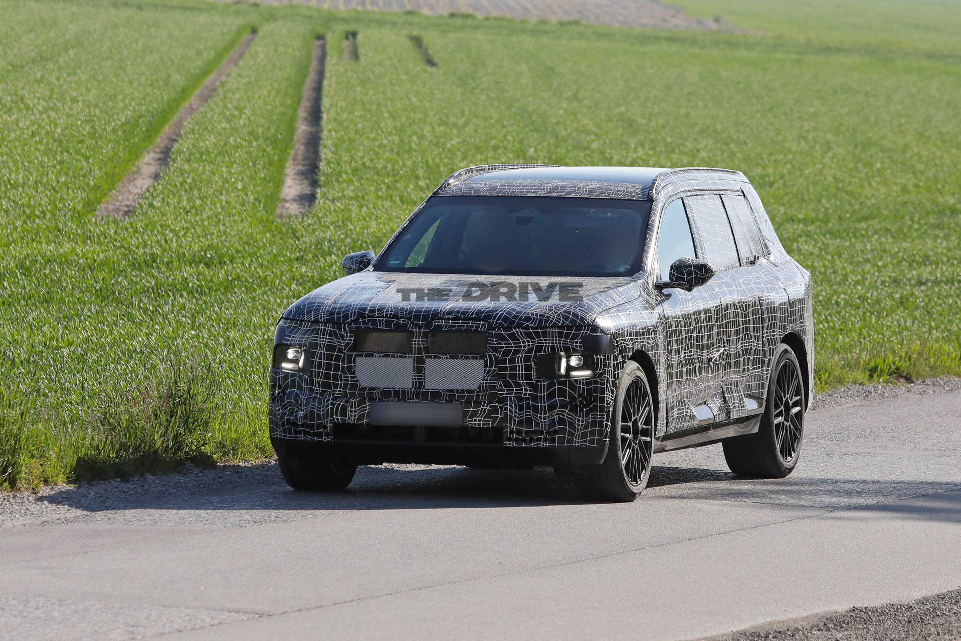 2028 BMW X7 spy shots