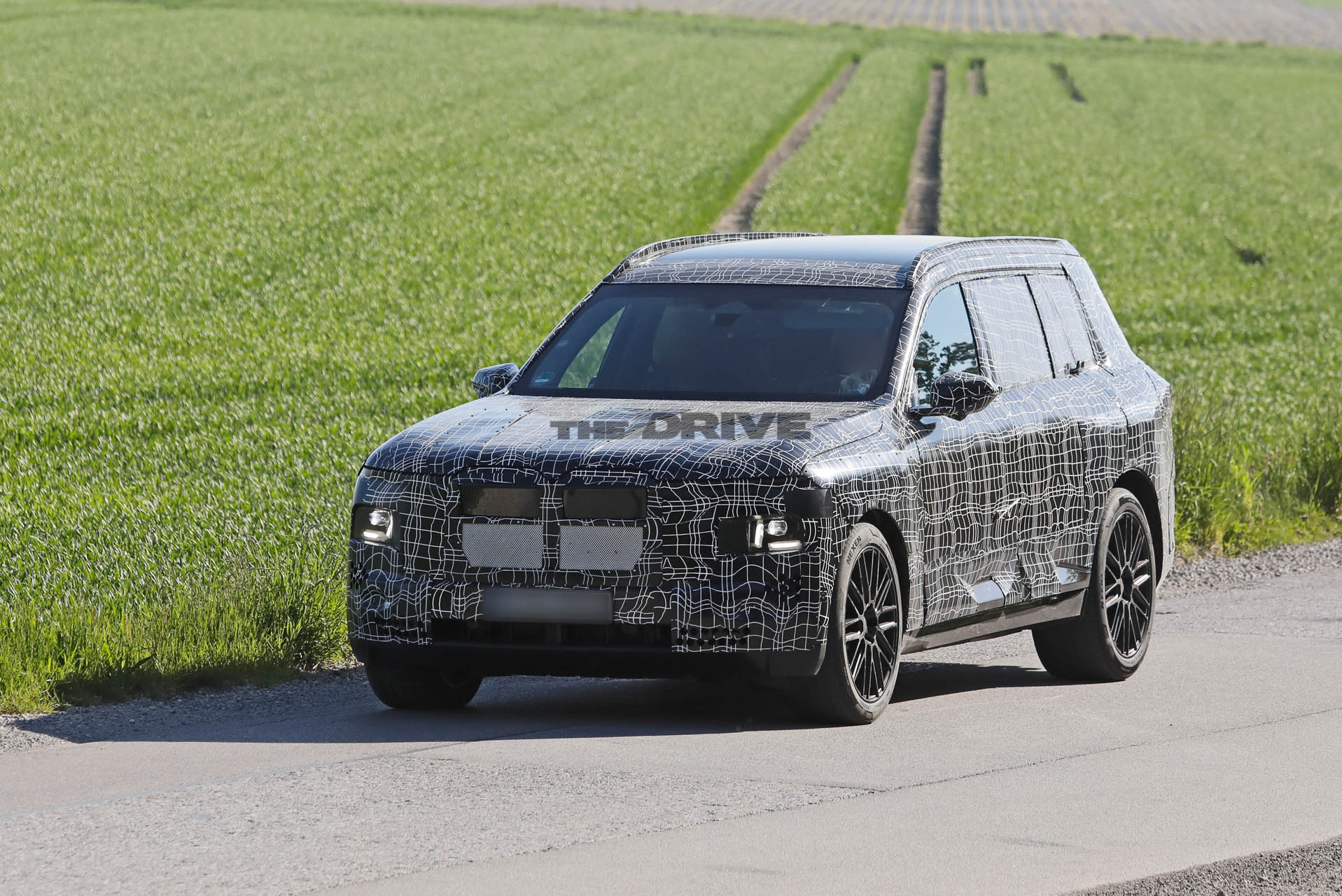 2028 BMW X7 spy shots