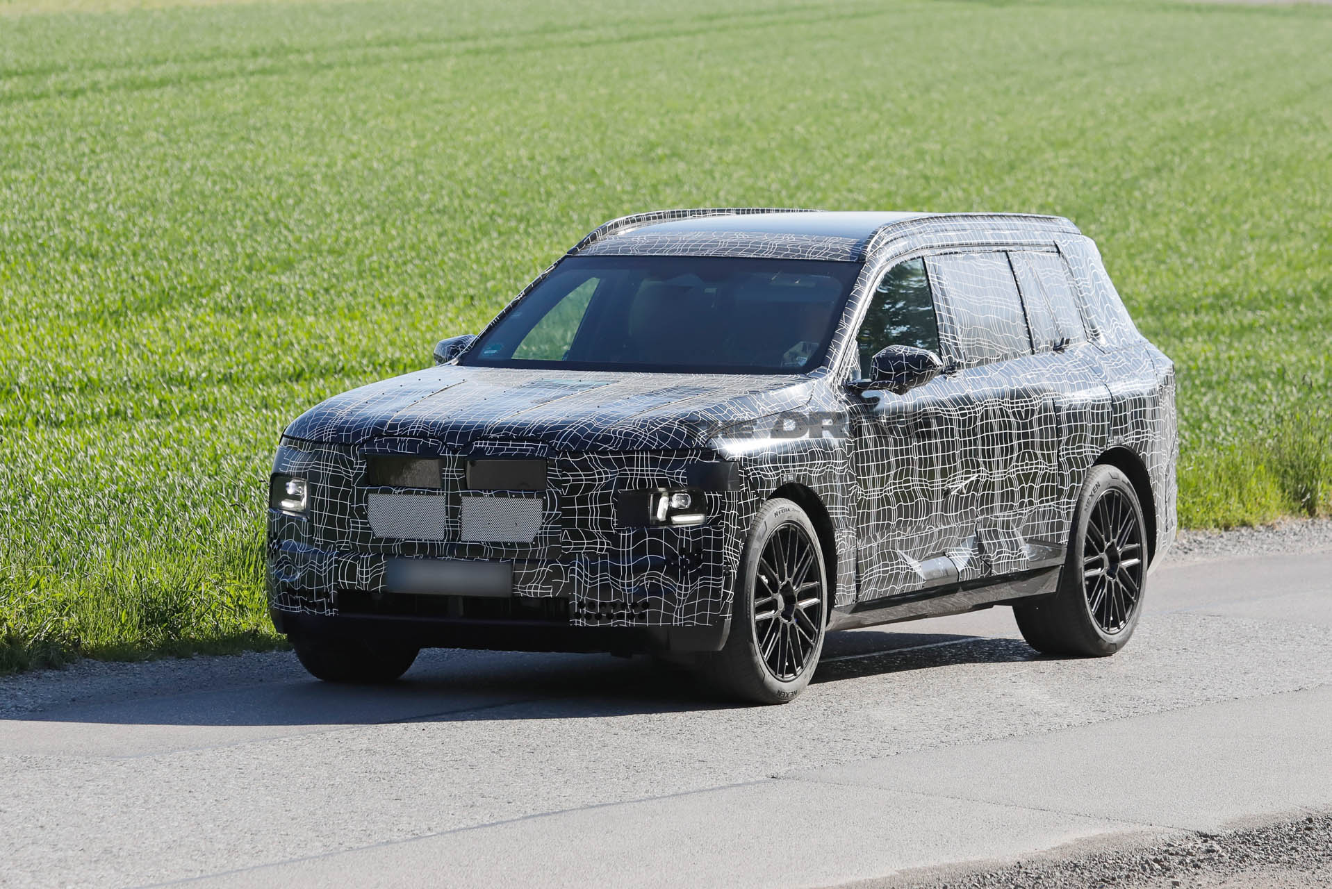 2028 BMW X7 spy shots