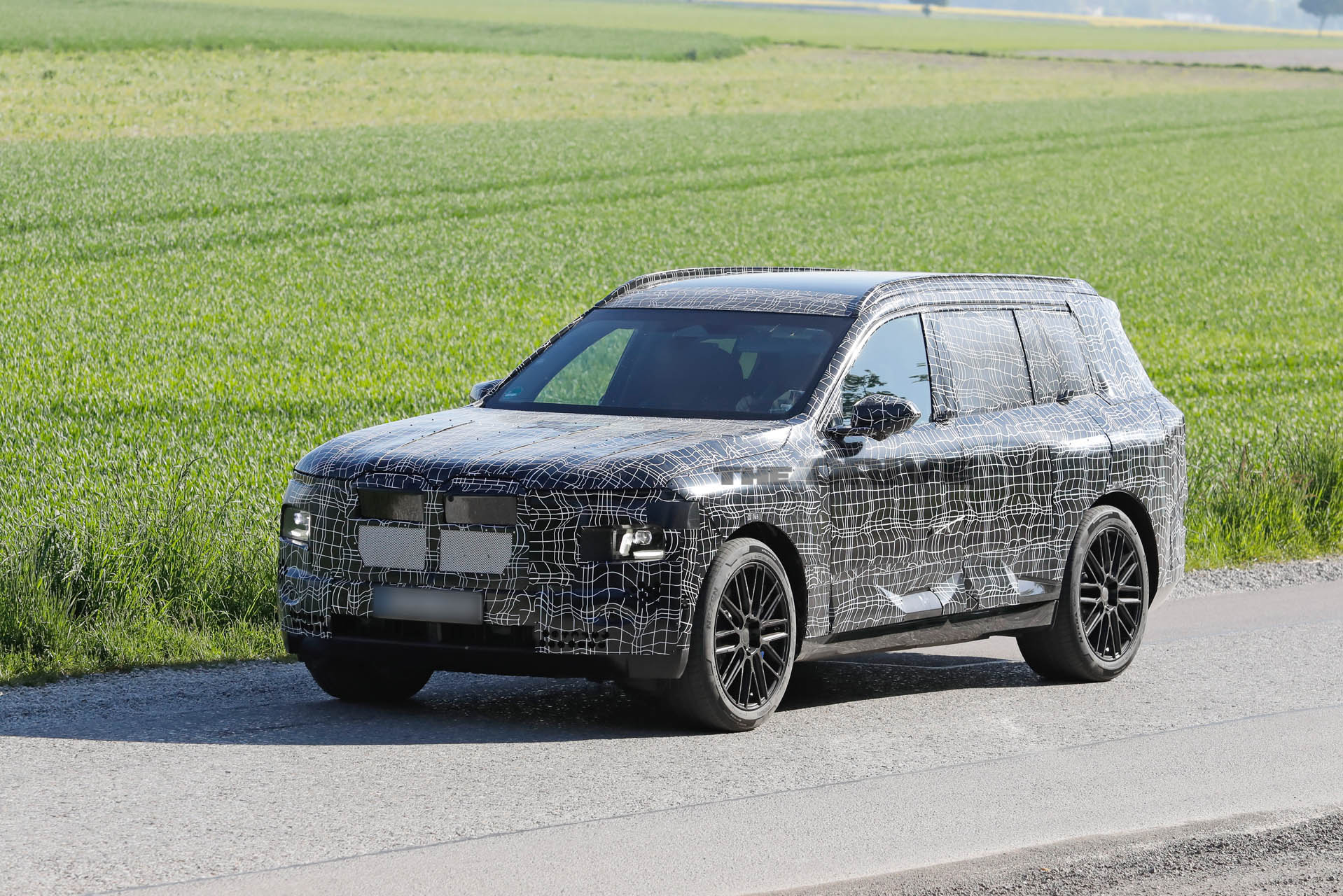 2028 BMW X7 spy shots