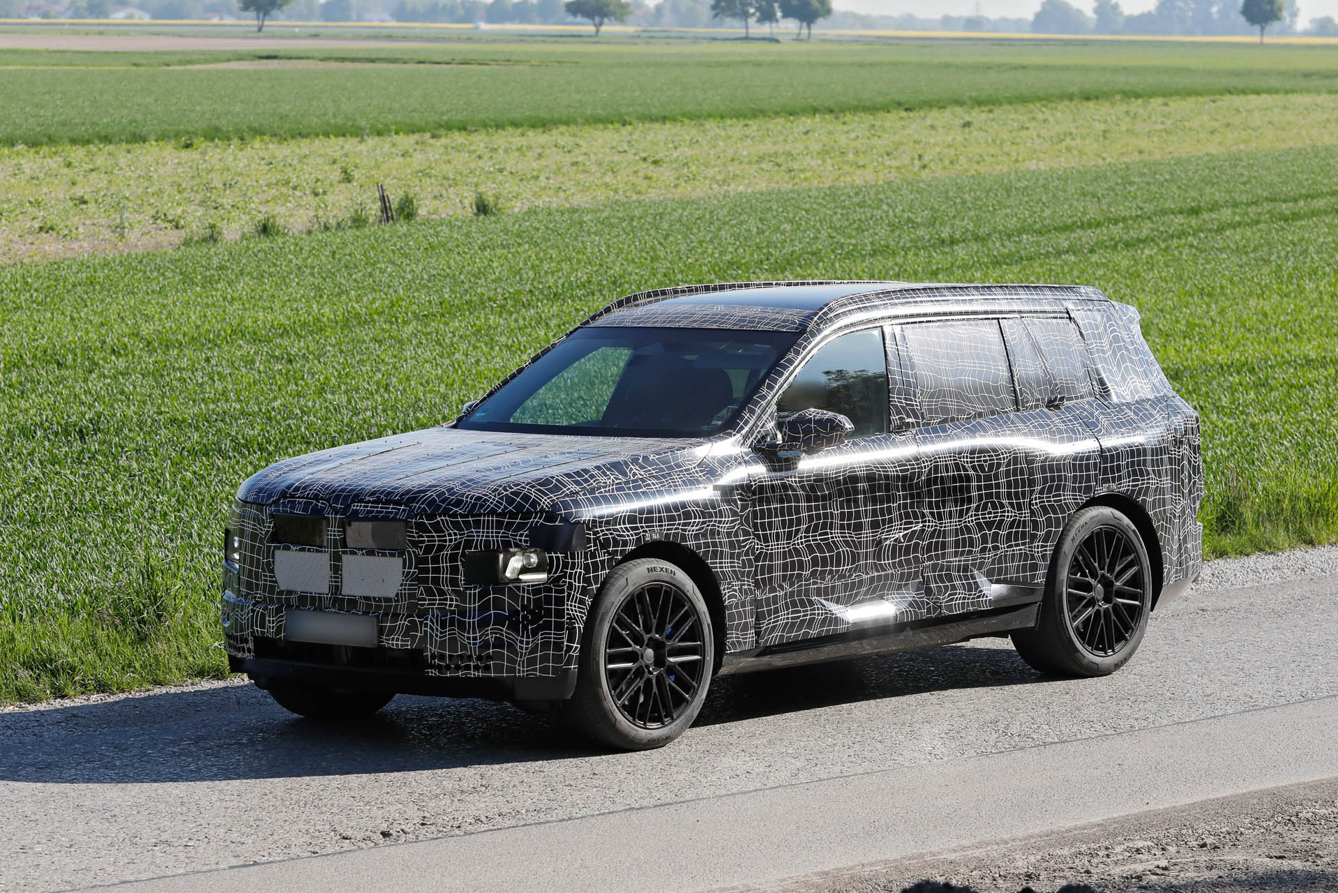 2028 BMW X7 spy shots