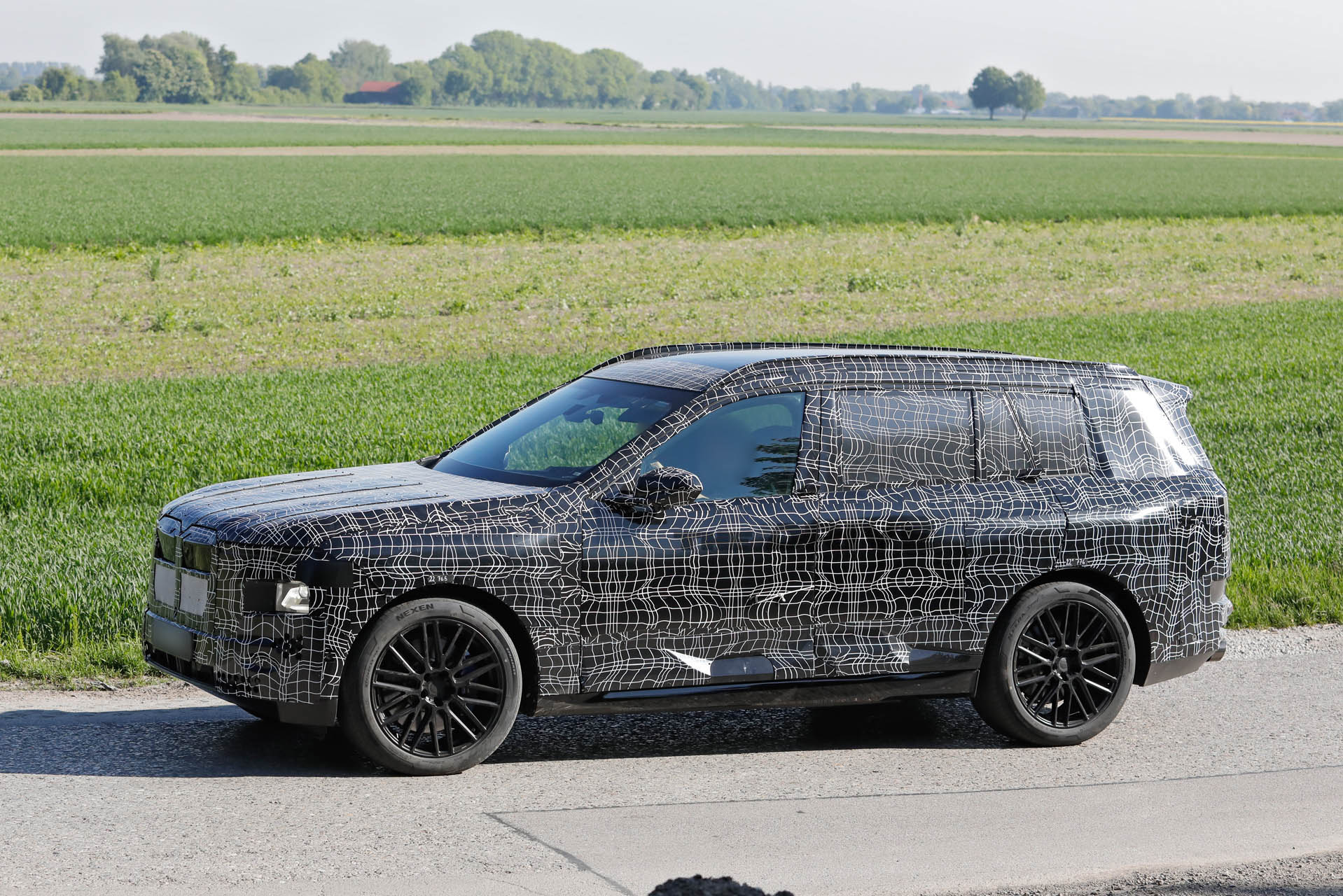2028 BMW X7 spy shots
