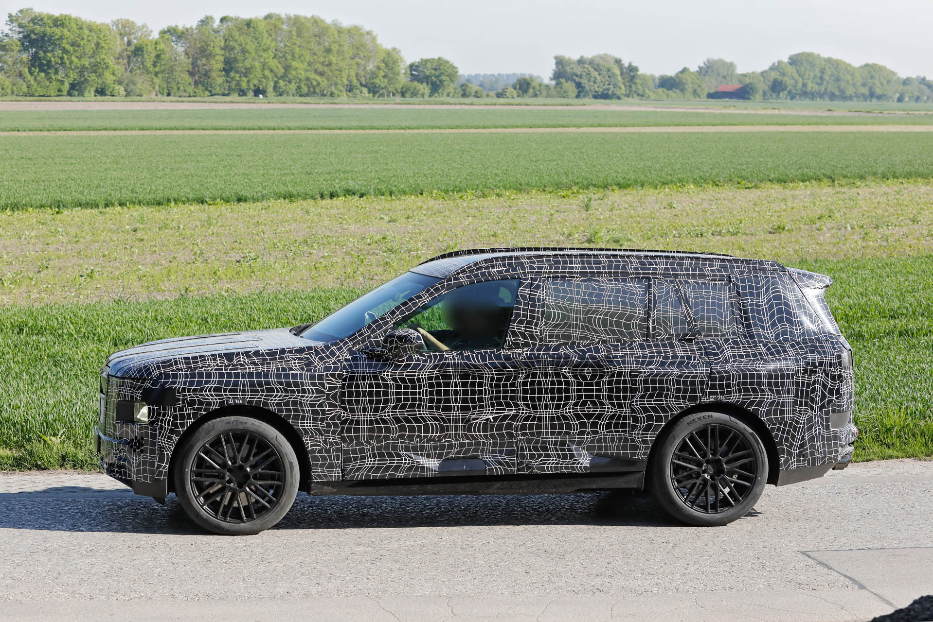 2028 BMW X7 spy shots