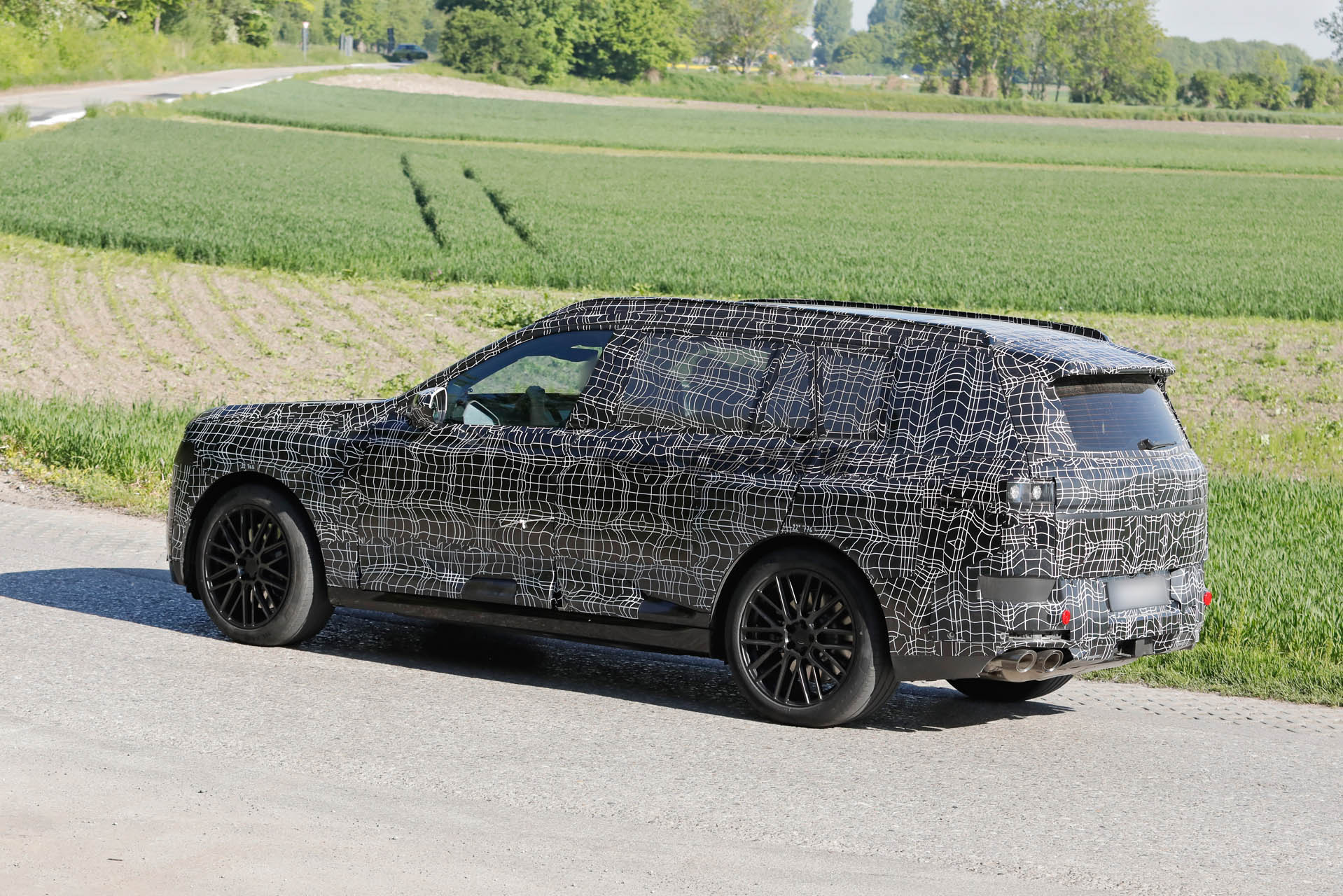 2028 BMW X7 spy shots
