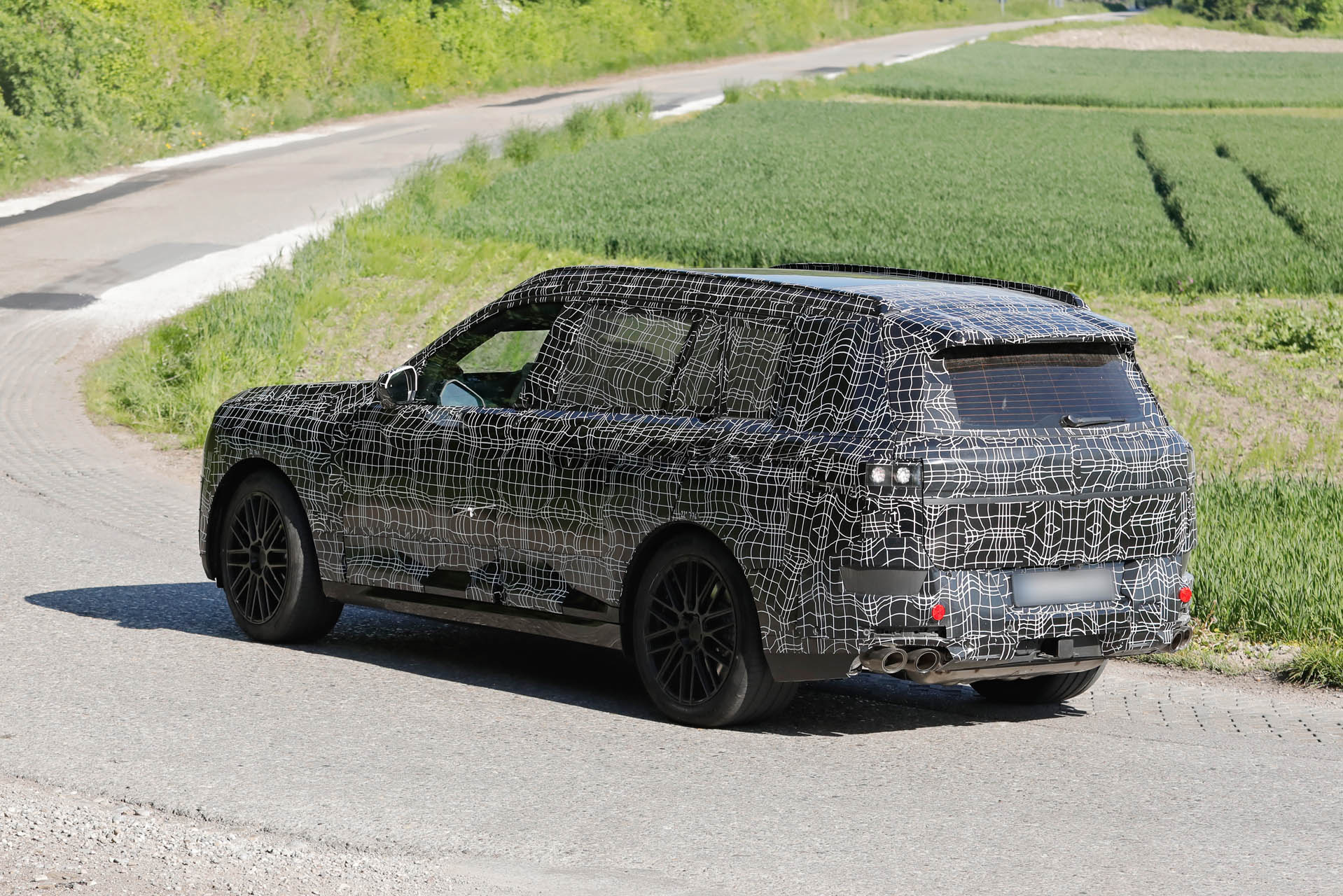 2028 BMW X7 spy shots
