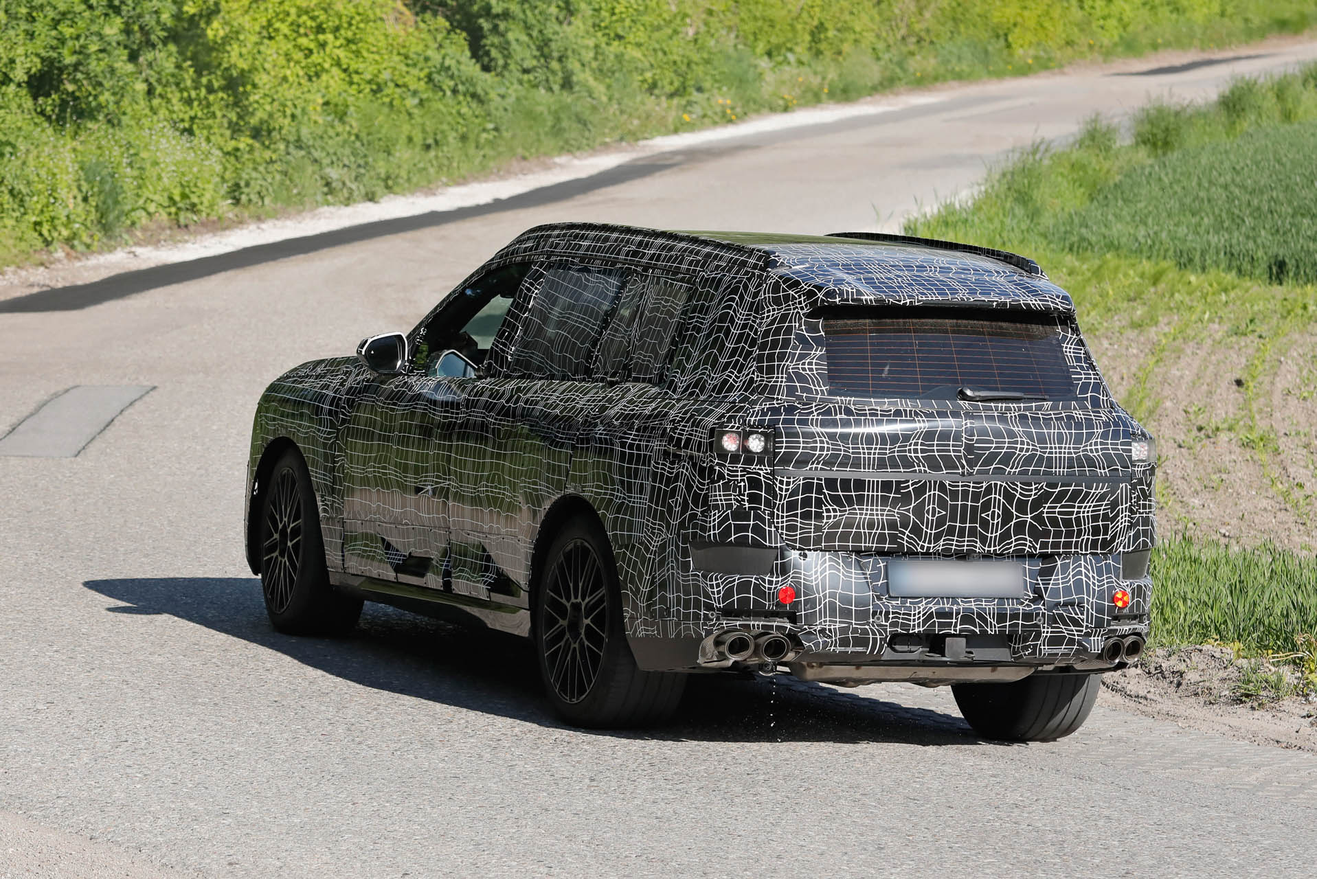 2028 BMW X7 spy shots