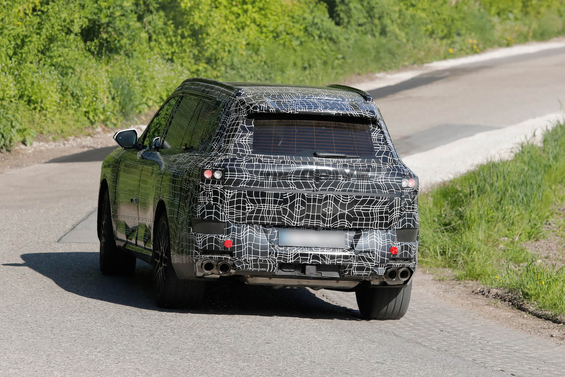 sb31278 2028 BMW X7 spy shots
