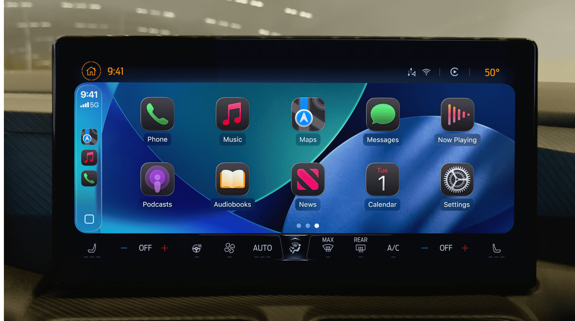 Apple CarPlay in iOS 26 dark mode interface