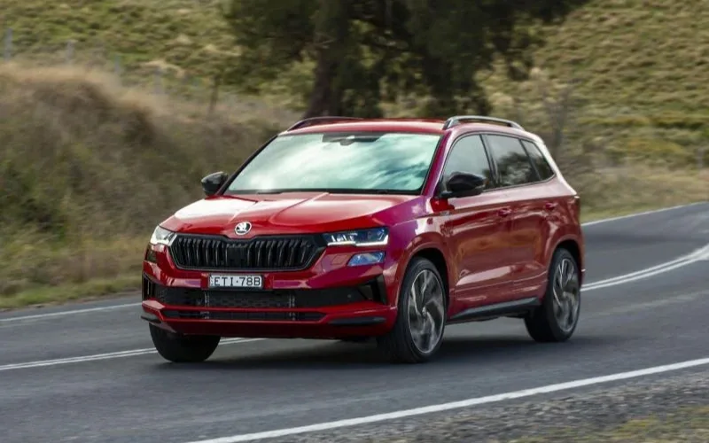 skoda-karoq-2025-11-png Skoda Karoq 2025 được định hình là một mẫu SUV năng động, lý tưởng cho những hành trình khám phá tự do
