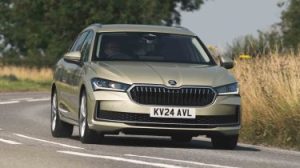 Skoda Superb Estate - front cornering turning left