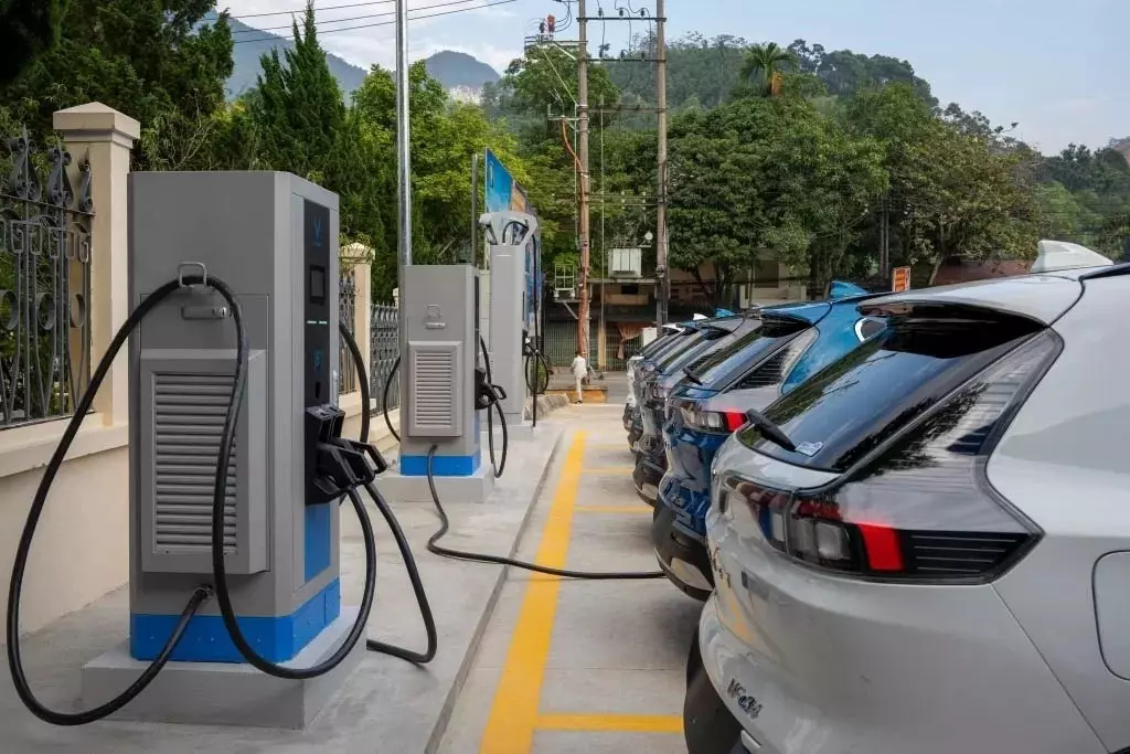 Trạm sạc xe điện áp dụng biểu giá điện mới, cao nhất gần 4.300 đồng/kWh 1