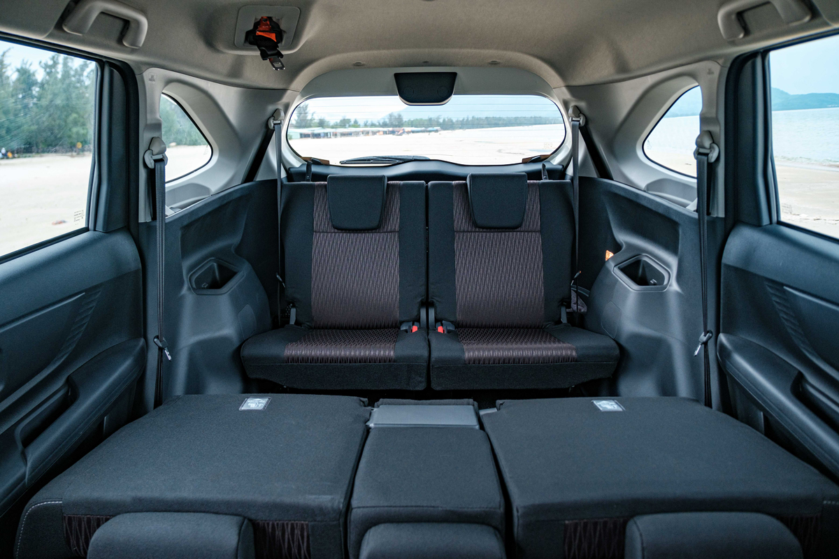 Cabin Toyota Avanza Premio.