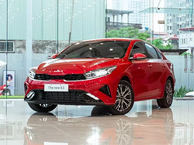 K3 là một mẫu sedan an toàn cho người mới với đầy đủ các tính năng hỗ trợ người dùng.