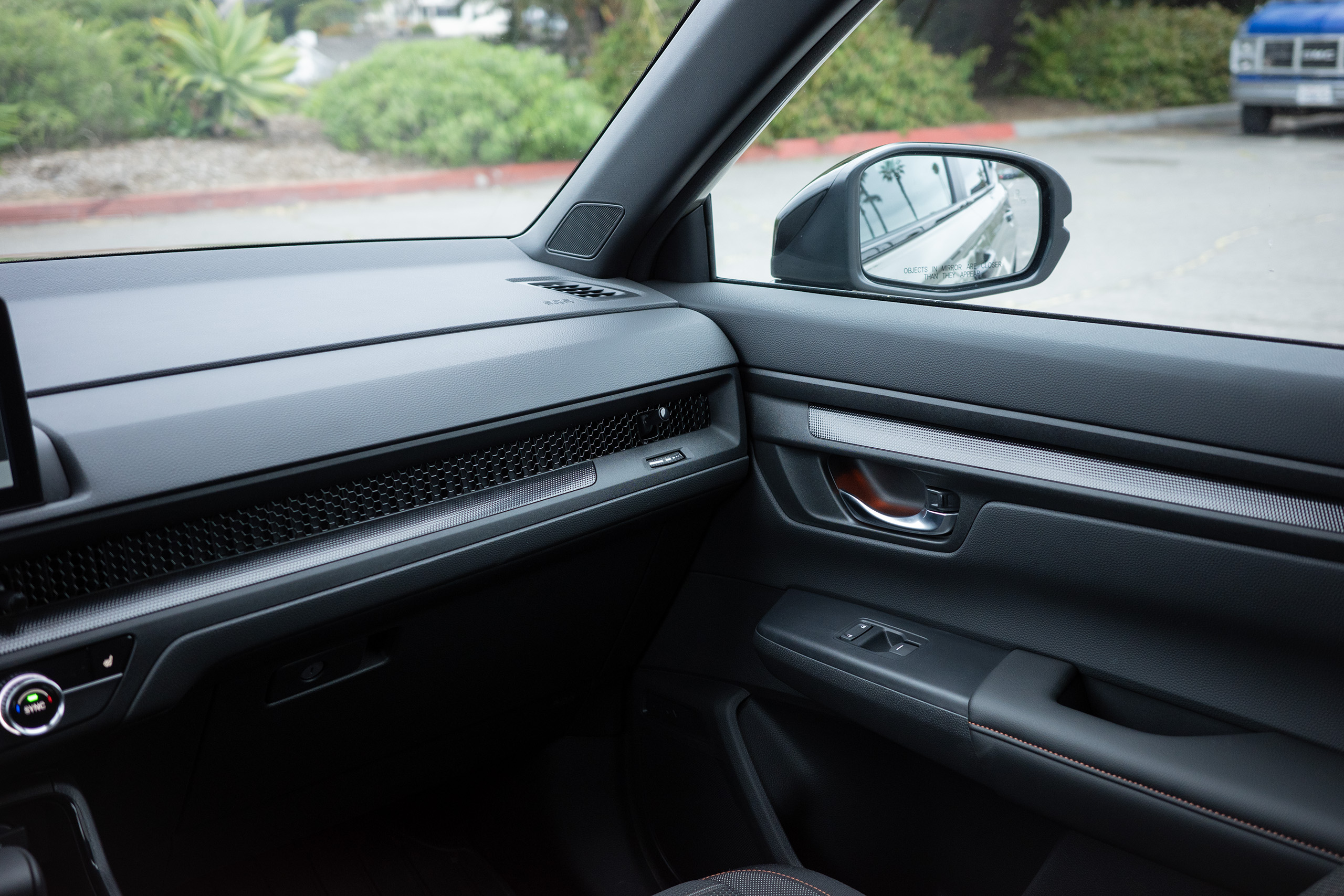 r0002142-copy Honda CR-V TrailSport passenger side dash