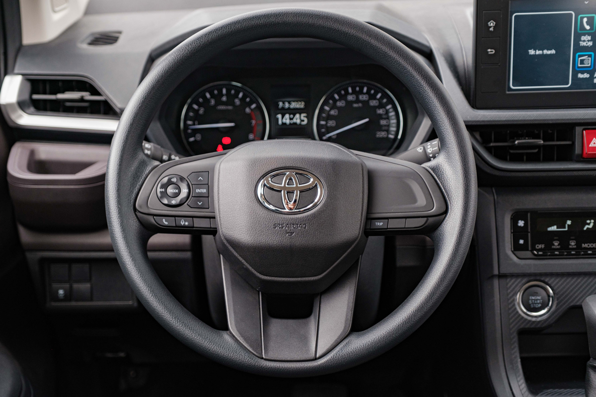 Nội thất Toyota Avanza Premio.
